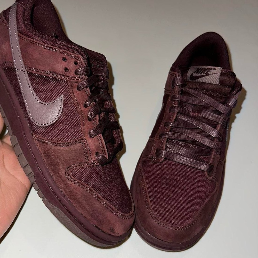 Nike Dunks Burgundy Sneakers